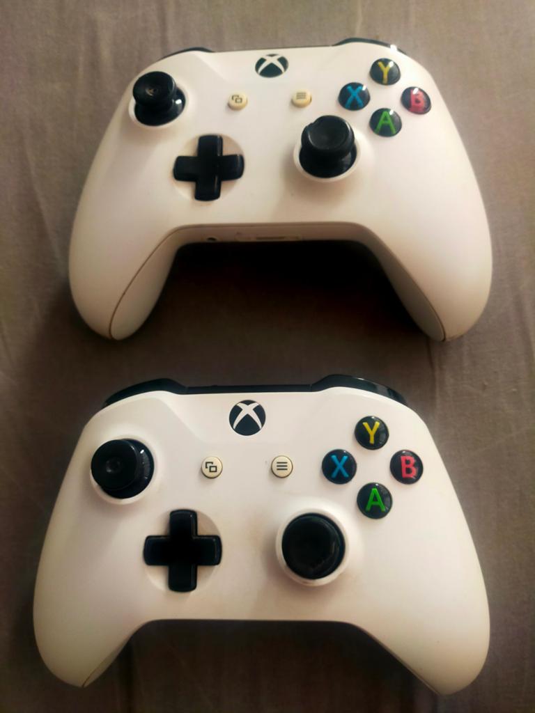 Set van 2 originele Xbox One controllers (Model 1708) wit, Spelcomputers en Games, Gebruikt, Xbox Series S, Ophalen of Verzenden