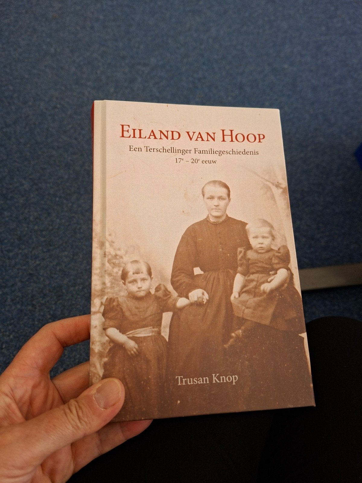 Eiland van Hoop - Een Terschellinger familiegeschiedenis, Boeken, Ophalen of Verzenden, Zo goed als nieuw, Trusan Knop