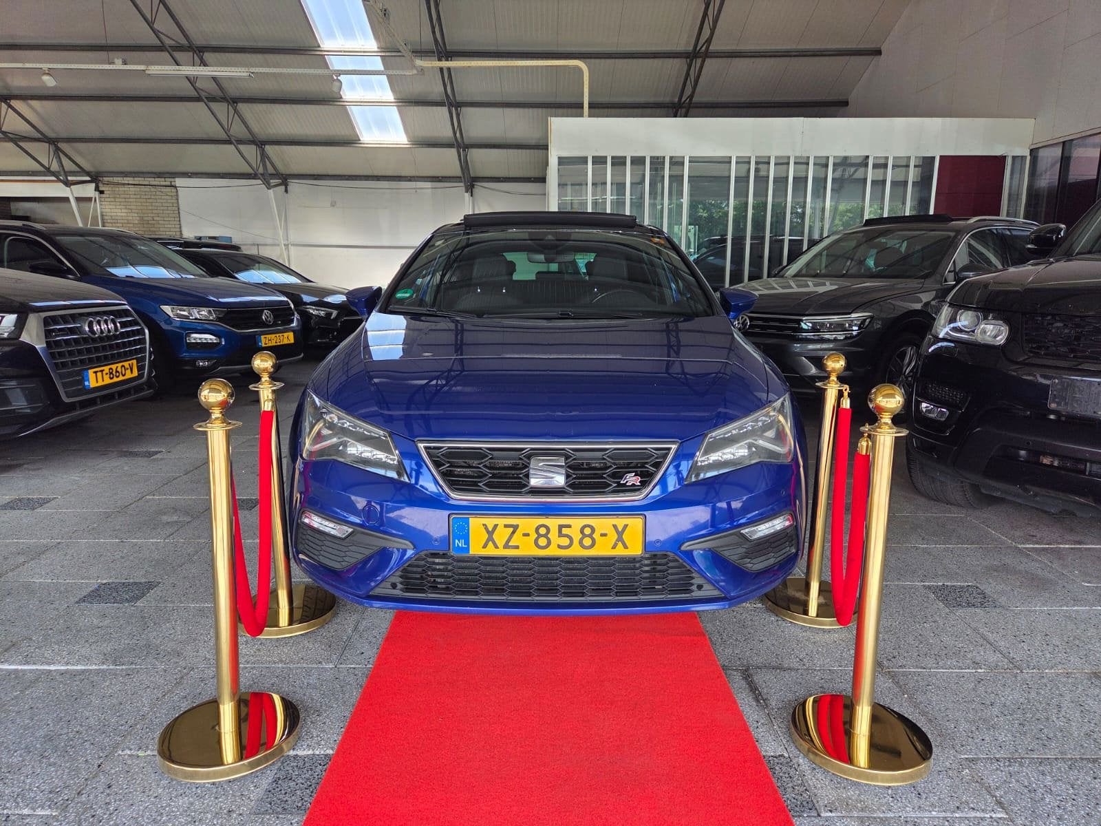 Seat Leon 2.0TDI ORIGINAL FR PANORAMA!, Auto's, Voorwielaandrijving, Gebruikt, Euro 6, 150 pk