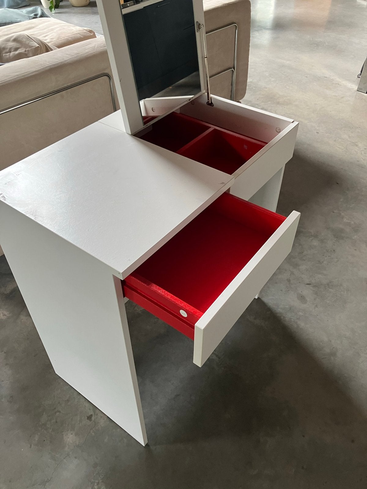 Ikea bureautje / kaptafel. Gratis! Zsm ophalen in Zundert!, Ophalen of Verzenden, Gebruikt, Hout