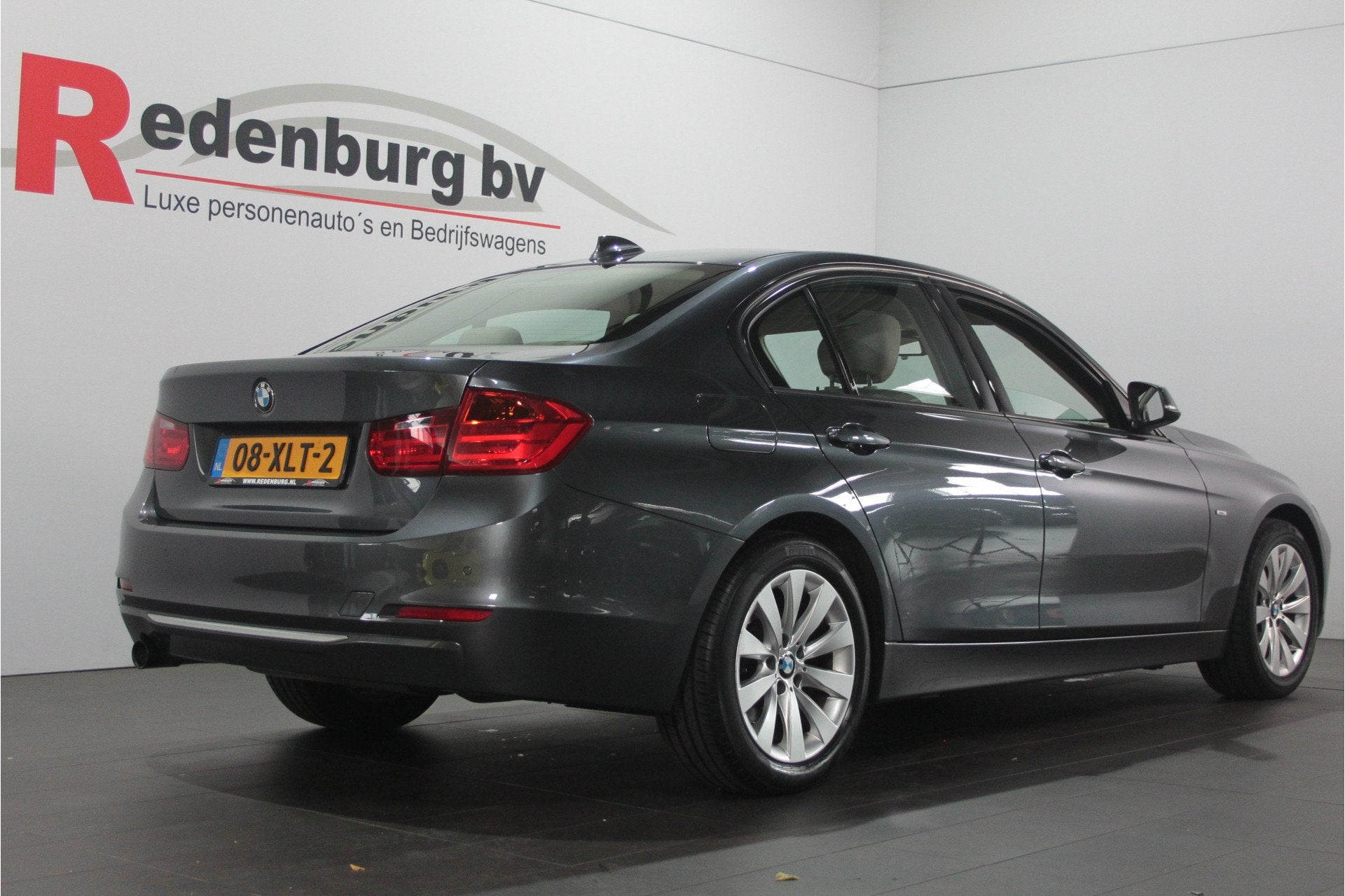 BMW 3-serie 320i Executive - Automaat - Navi / Bluetooth / C, Automaat, Euro 5, Achterwielaandrijving, Gebruikt