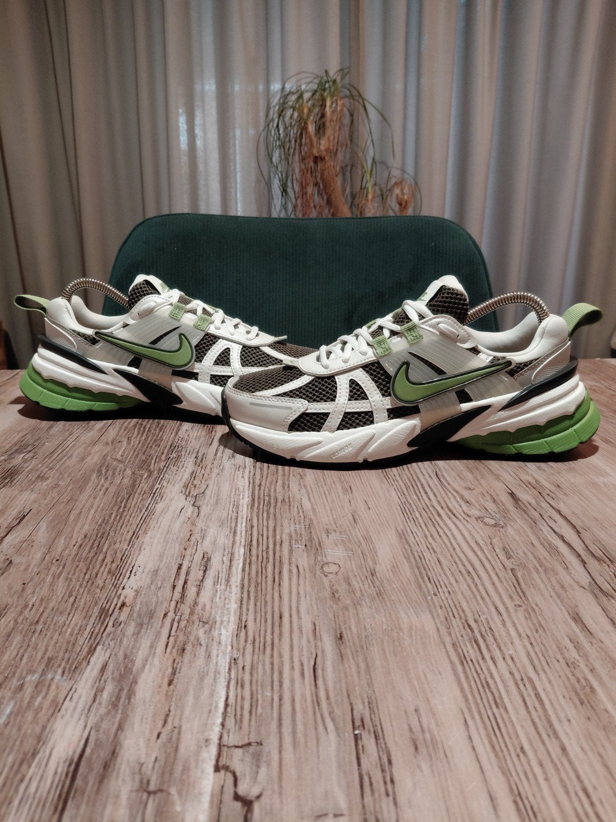 Nike V2K Run 'Chlorophyll' Size 38, Kleding | Dames, Schoenen, Zo goed als nieuw, Sneakers of Gympen, Wit, Ophalen of Verzenden