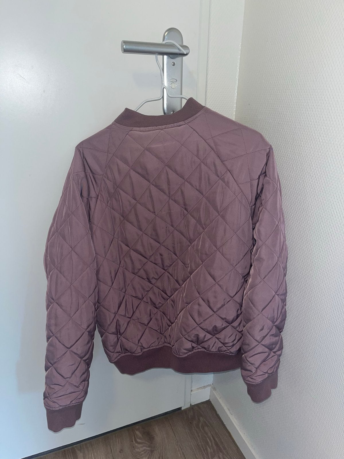 Stylish Quilted Bomber Jacket - Size M, Ophalen of Verzenden, Zo goed als nieuw, Maat 38/40 (M), Paars