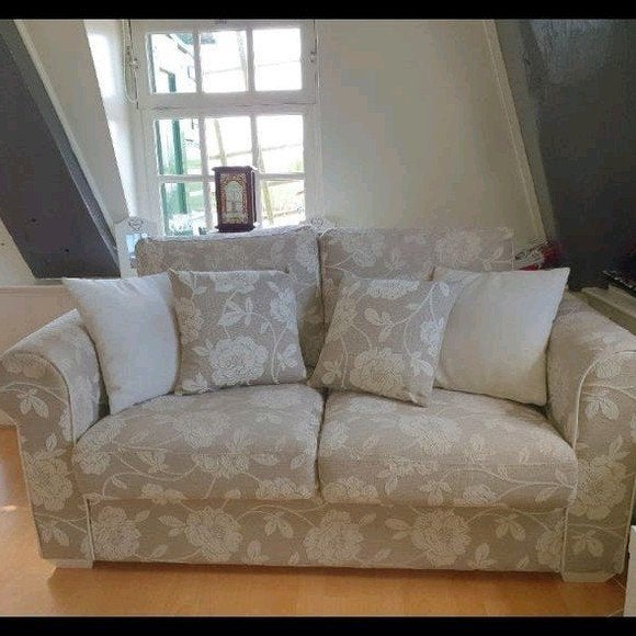 Gratis 2-persoons zitbank beige/wit met bloemenpatroon, Ophalen, Gebruikt, Tweepersoons, 75 tot 100 cm