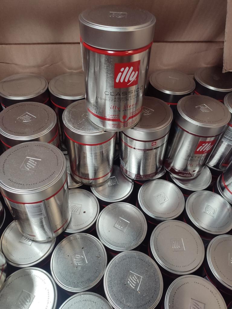 Ruim 100 ijzeren blikken Illy, Verzamelen, Ophalen, Overige