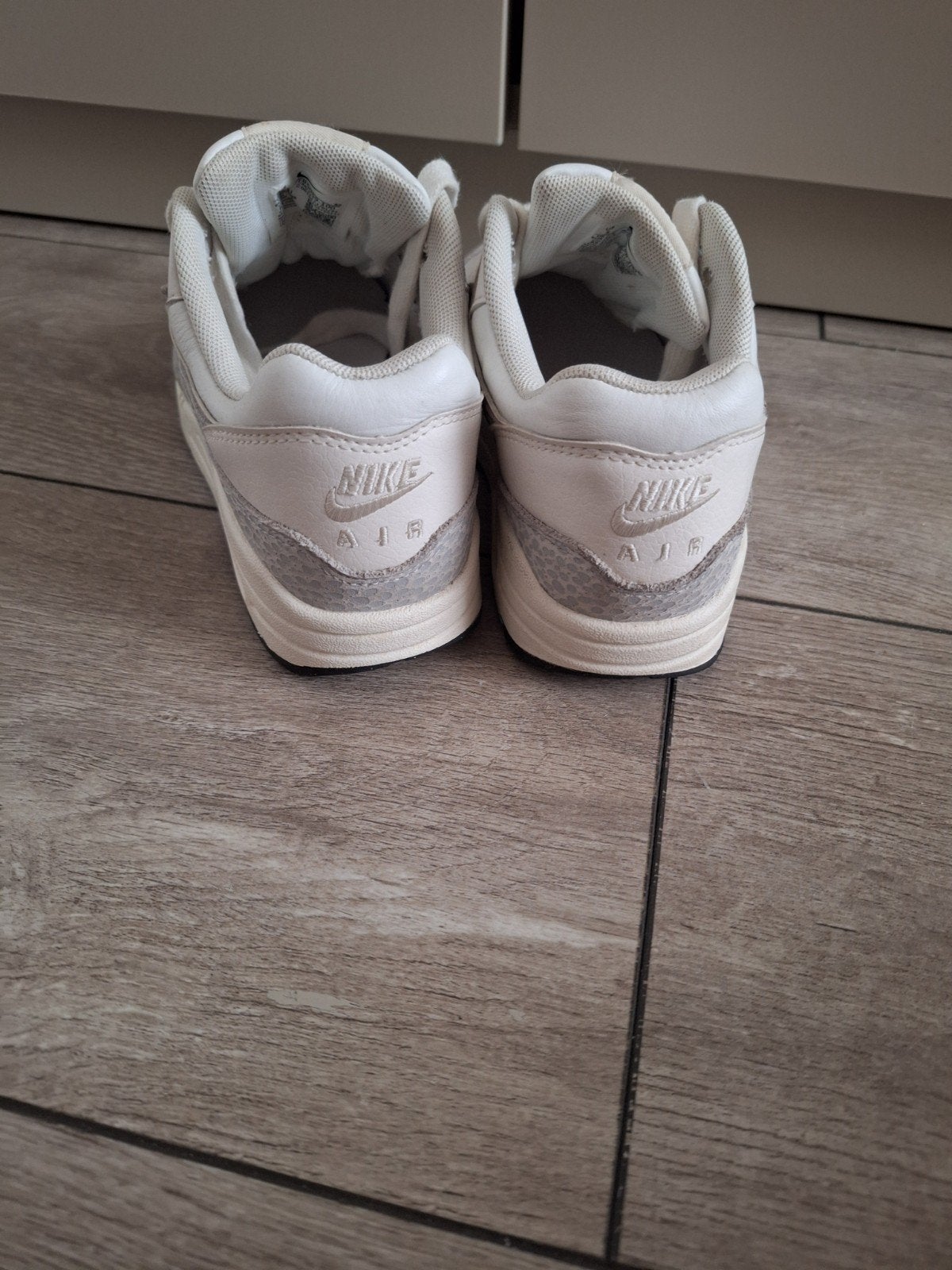 Nike Air Max 1 ’87 Safari Summit White 35.5, Ophalen of Verzenden, Gedragen, Wit, Sneakers of Gympen