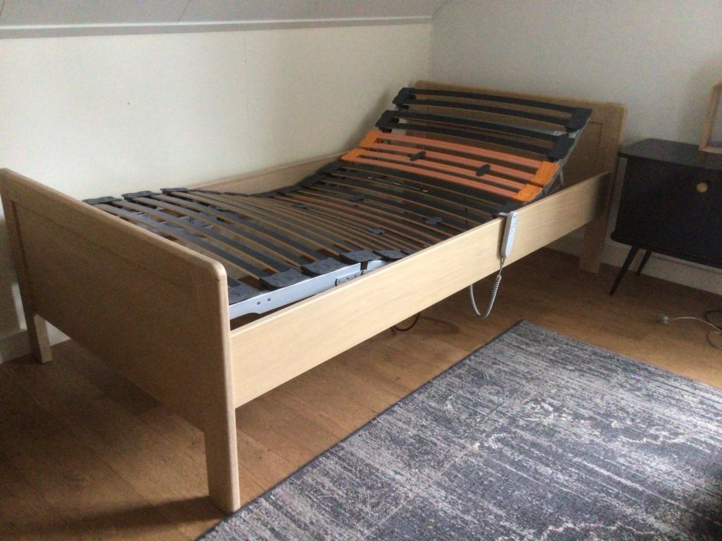 Te koop een (senioren) bed., Ophalen, Verstelbaar, Eenpersoons, Zo goed als nieuw