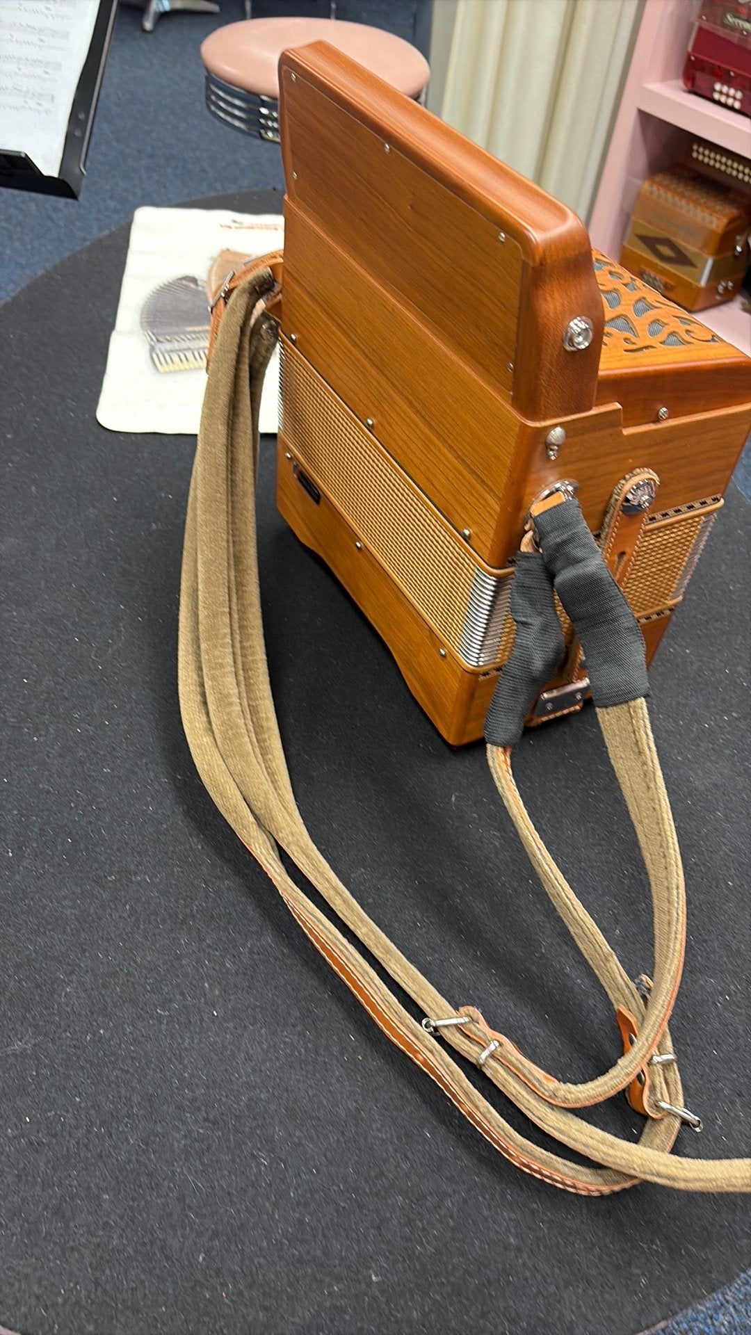 Trekzak serenellini selli GC van 2495.- voor 1895.-, Muziek en Instrumenten, Met riemen, Overige formaten, Zo goed als nieuw, Knopaccordeon