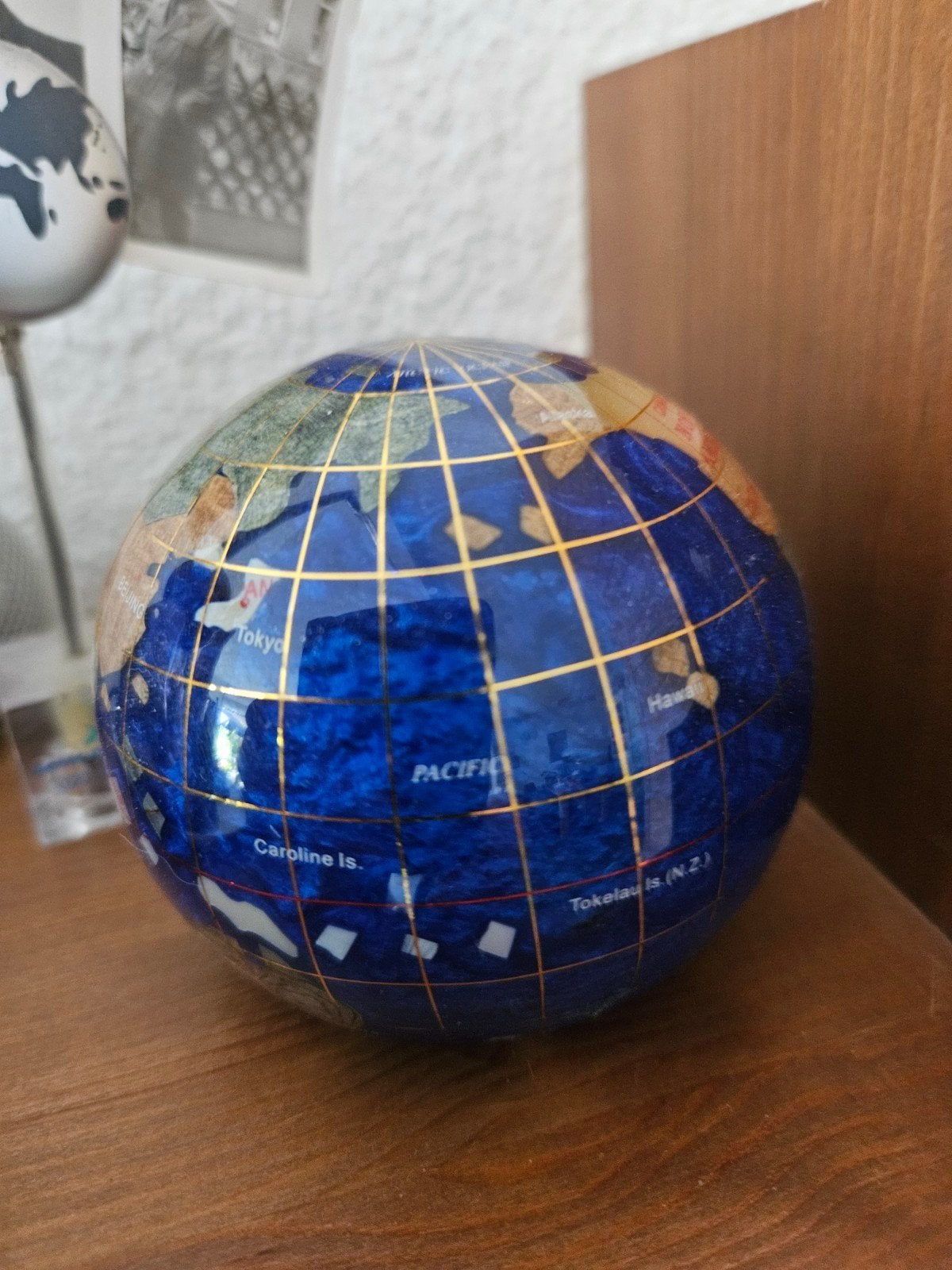 bieden bij advertentie globe Wereldbol van Lapis Lazuli en E, Huis en Inrichting, Woonaccessoires | Wereldbollen, Ophalen of Verzenden