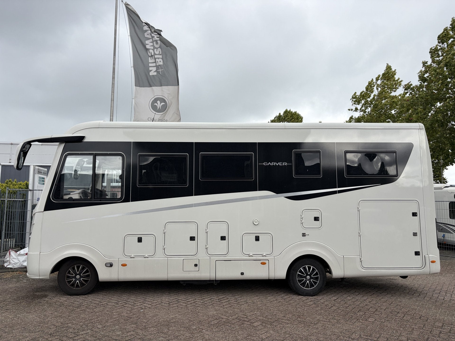 Concorde CARVER 790 L 207pk Aut Retarder Wasmachine Lithium, Caravans en Kamperen, Concorde, 7 tot 8 meter, Diesel, Mark@niesmannbischoff.nl