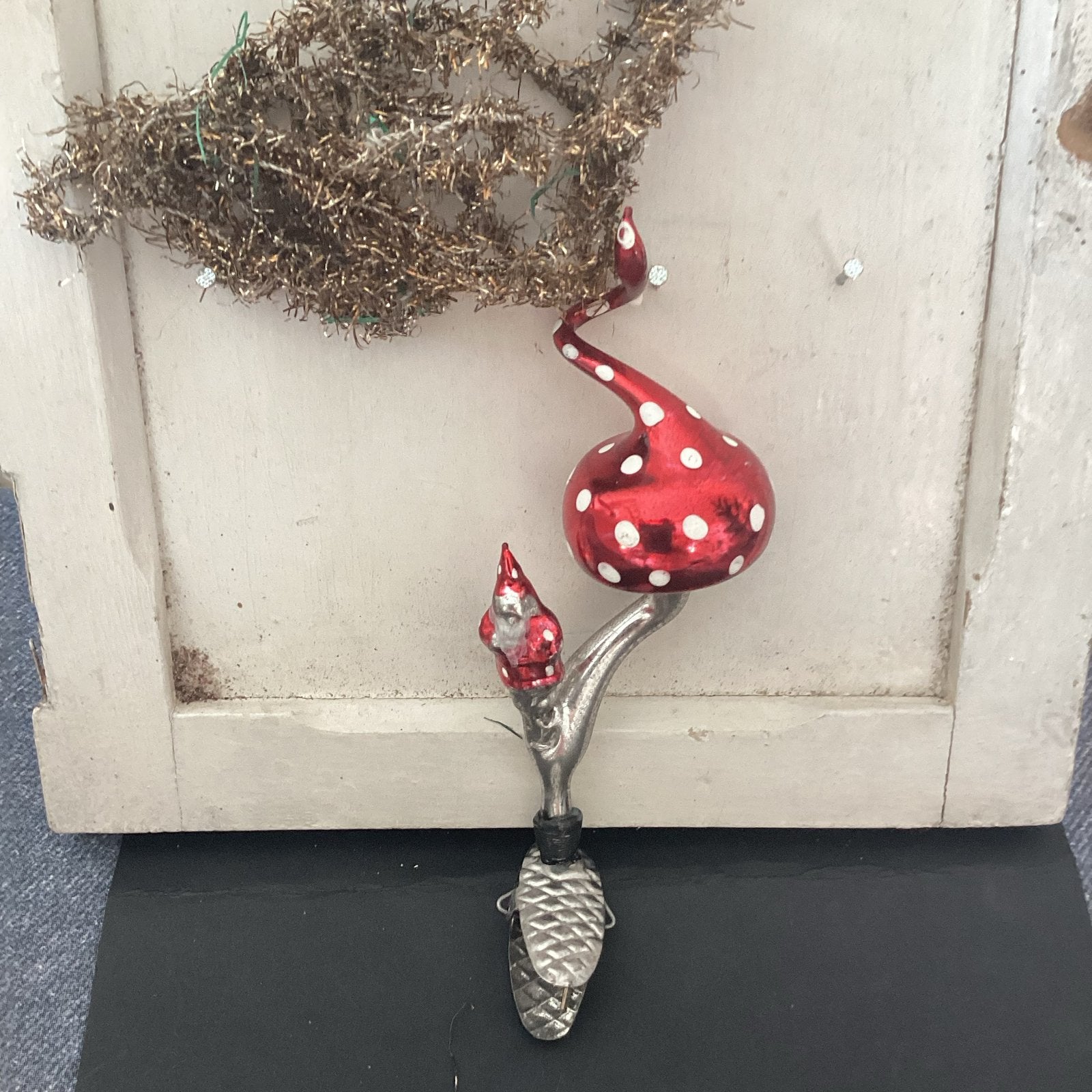 Oud kerstornament paddenstoel met kabouter, Ophalen of Verzenden