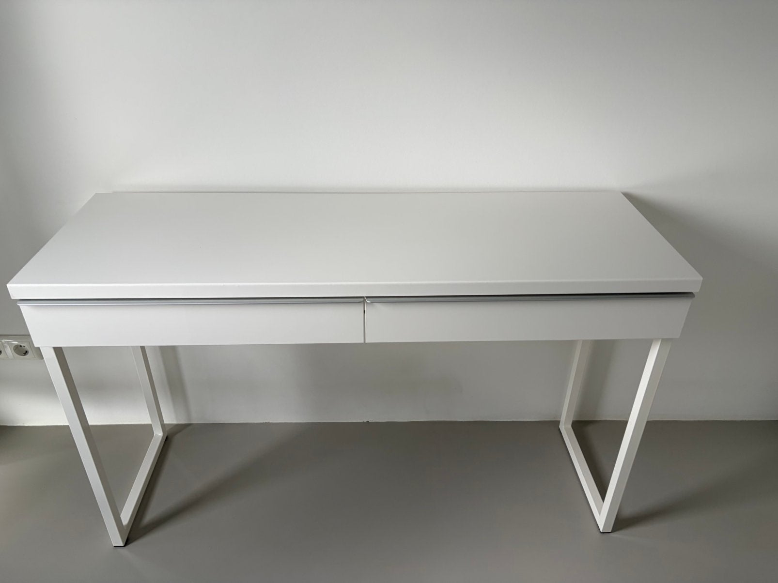 Besta Burs Ikea bureau hoogglans wit, Ophalen, Zo goed als nieuw