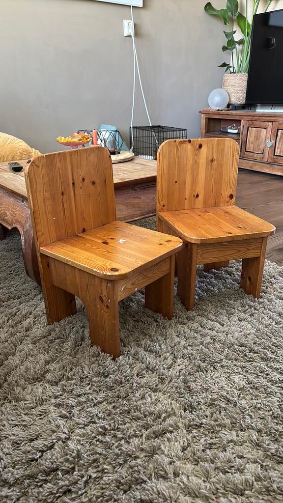 2 grenen kinderstoeltjes, Ophalen