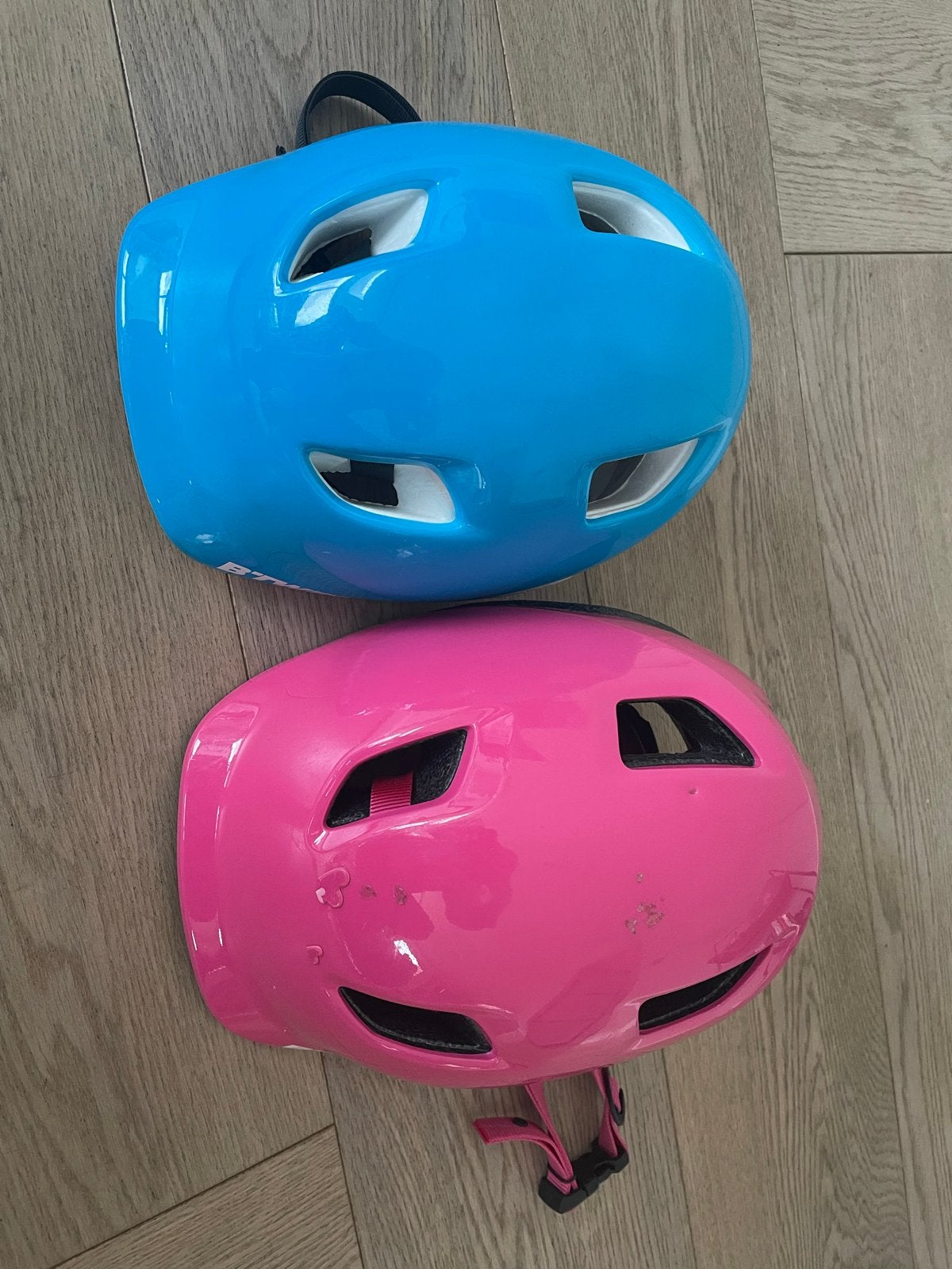 Btwin fietshelmen voor kinderen - Blauw en Roze, Ophalen of Verzenden, Gebruikt, Overige maten, Jongen of Meisje