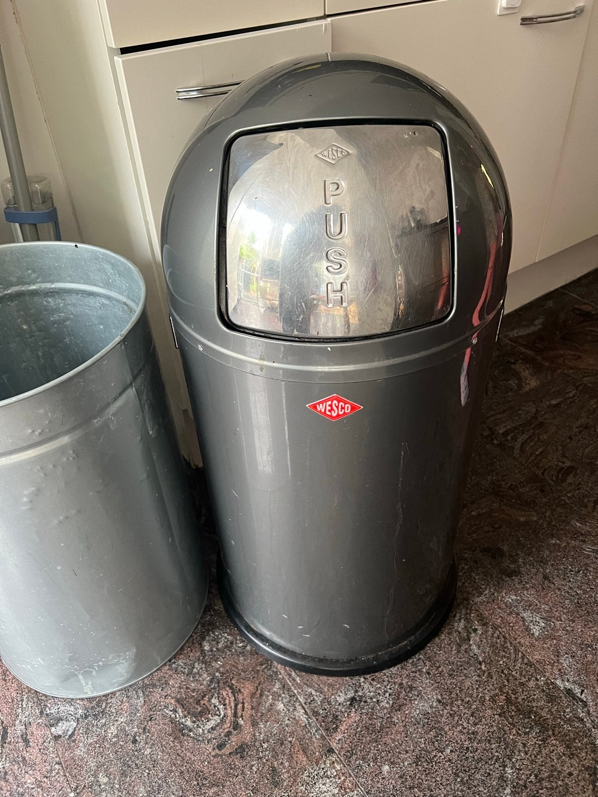 Wesco Pushboy afvalemmer - Grijs - 50 liter, Ophalen, Gebruikt, 40 liter of meer, 75 – 100
