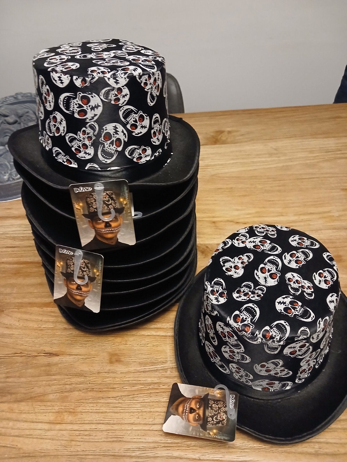 Hoge hoed met doodskoppen - Halloween/Carnaval, Ophalen of Verzenden, Nieuw, Halloween of Griezel