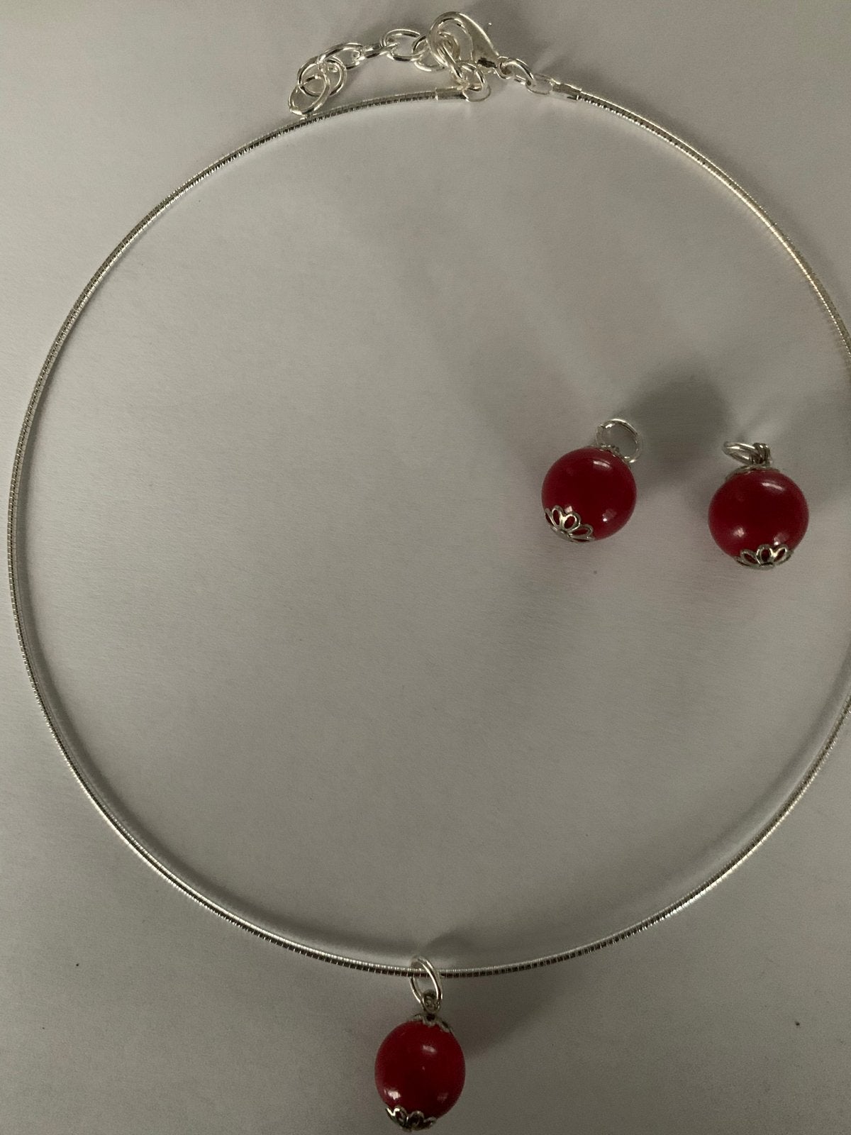 Spang met rode hanger en 2 oorbelhangers, Sieraden, Tassen en Uiterlijk, Met hanger, Gebruikt, Ophalen of Verzenden, Rood