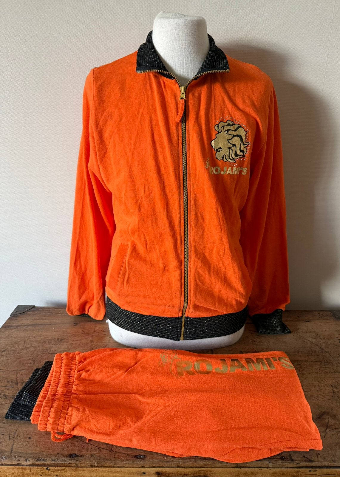 Rojami’s Juichpak – Oranje - Nieuw met kaartje – L / XL, Maat 52/54 (L), Nieuw, Kleding, Oranje of Koningsdag