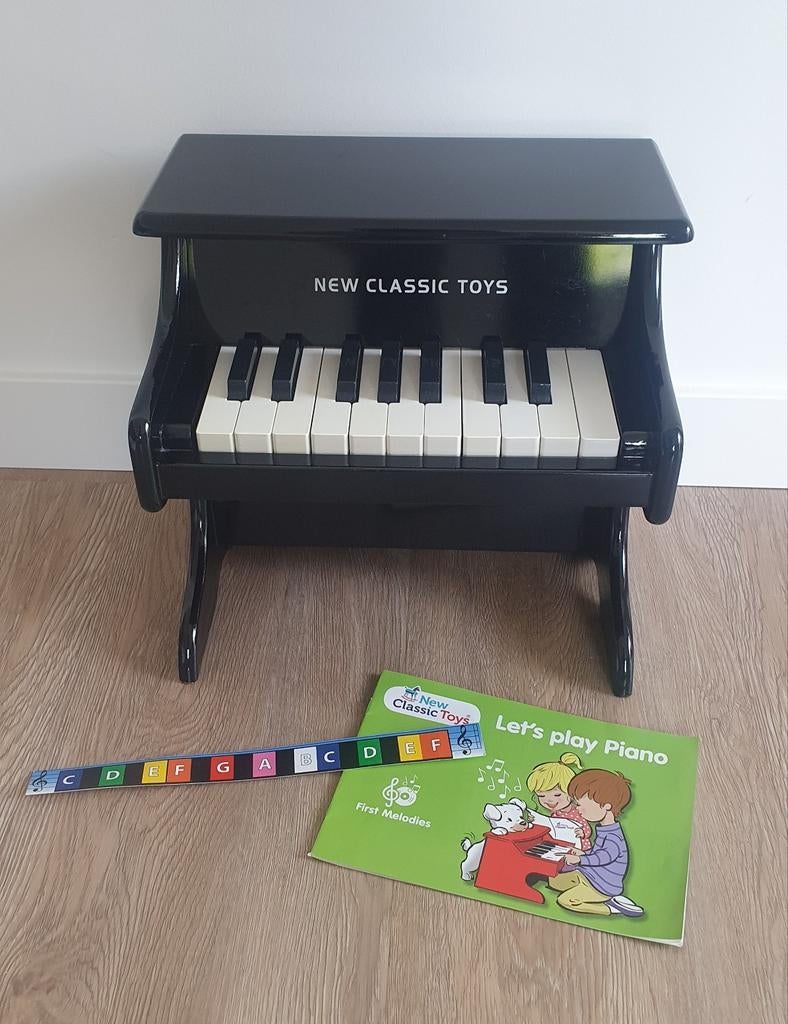 New Classic Toys speelgoedpiano zeer compleet, Ophalen, Zwart, Zo goed als nieuw, Piano