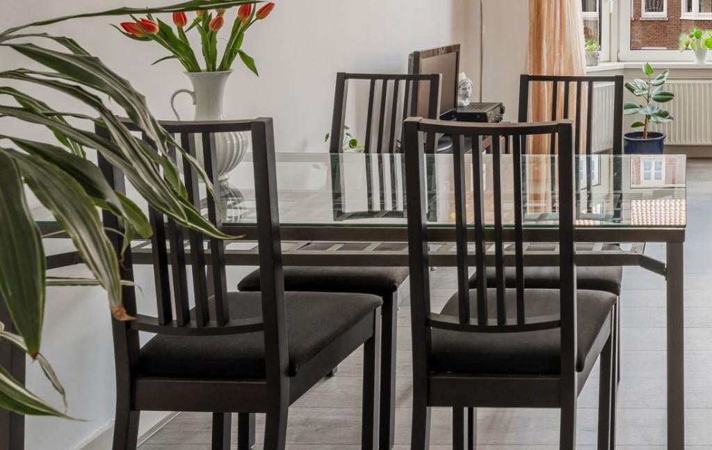 IKEA Granas eettafel met glazen blad en 4 stoelen (zwart), Ophalen, Gebruikt, 100 tot 150 cm, 50 tot 100 cm