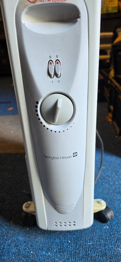 Oliegevulde radiator – 2000W, Doe-het-zelf en Verbouw, Verwarming en Radiatoren, Ophalen, 30 tot 80 cm, Radiator, Minder dan 60 cm