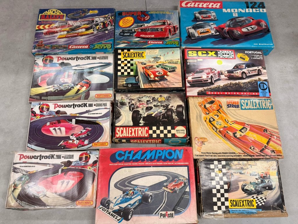 12x Racebanen slot cars Carrera Matchbox Scalextric Champion, Kinderen en Baby's, Ophalen, Carrera, 8124AD Wesepe, Info@dinkytoysinkoop.nl