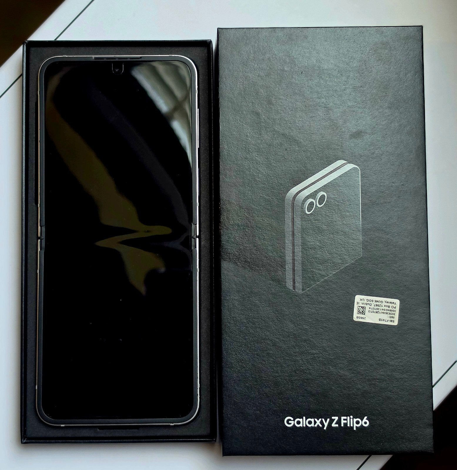 Samsung Galaxy Z Flip6 256GB - Shadow Grey - Nieuw Scherm, Telecommunicatie, Mobiele telefoons | Samsung, Zwart, Touchscreen, Ophalen of Verzenden