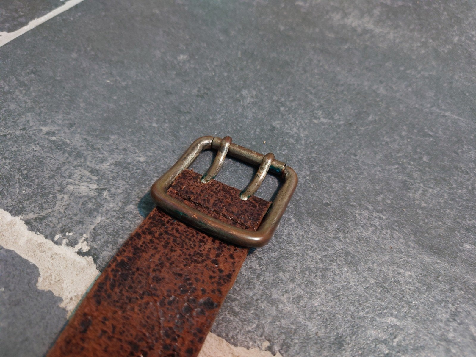 Bruine Heren Leren Riem, dubbele gesp,110cm lang, 4,5cm hoog, Kleding | Heren, Bruin, Echt leder, Riem of Ceintuur, Gedragen