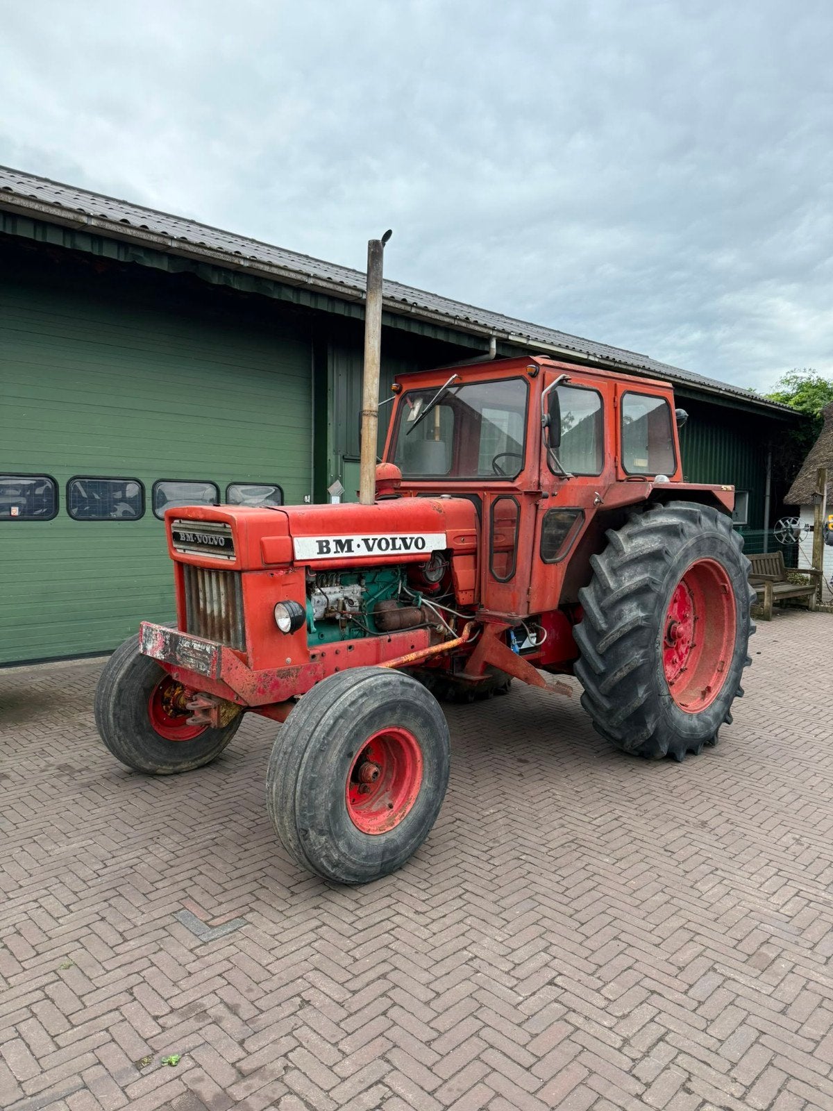 Volvo BM 810, Ophalen, Volvo, Spatbord