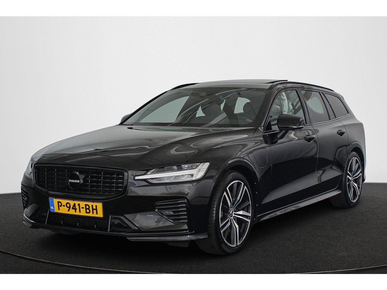 Volvo V60 2.0 T6 Recharge AWD R-Design Panoramadak 19" Achte, Gebruikt, 4 cilinders, 1969 cc, 340 pk