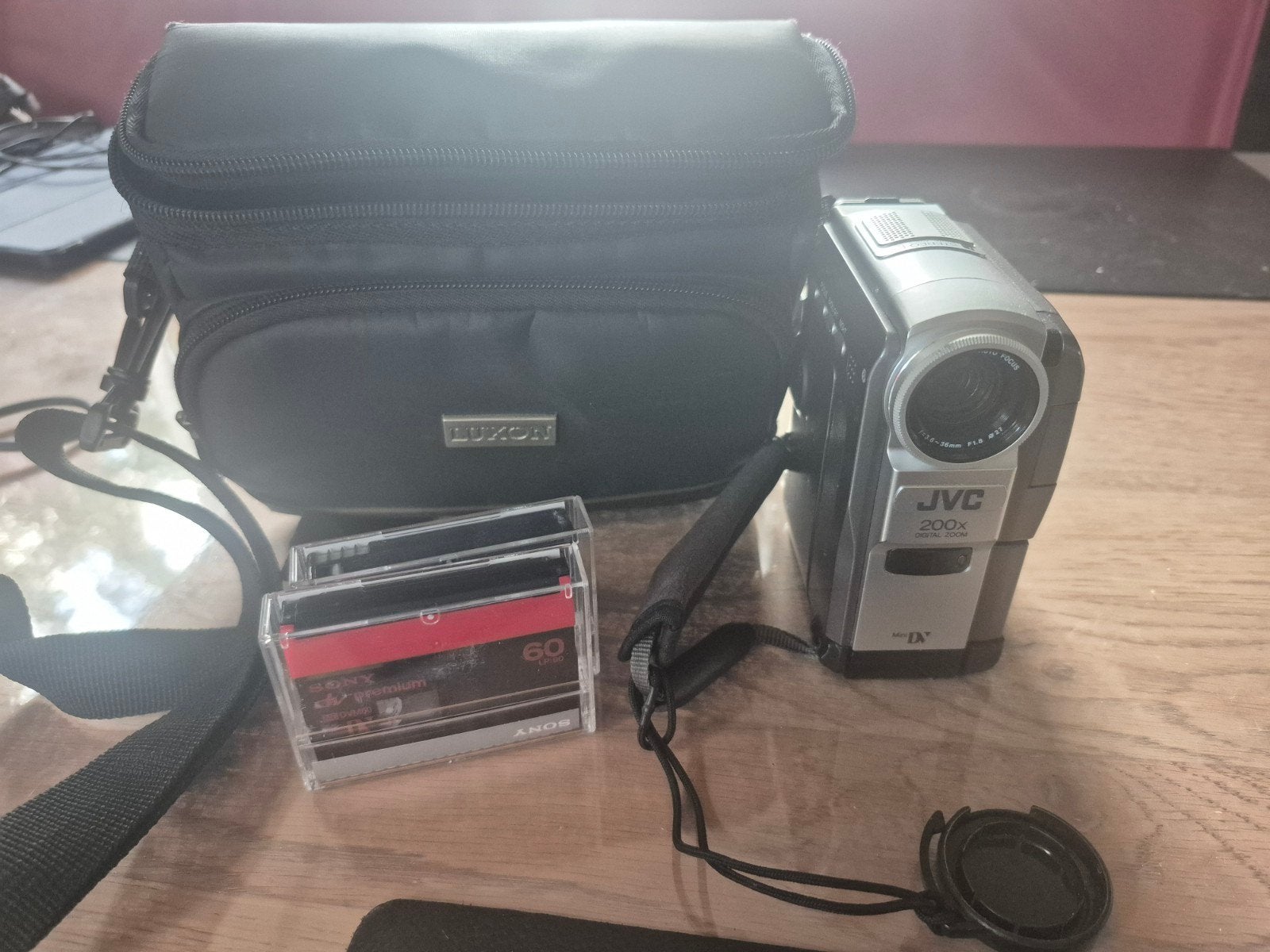 JVC 200x Digitale Zoom Mini DV Camcorder met Tas en Tapes, Audio, Tv en Foto, Videocamera's Digitaal, Mini dv, Gebruikt, JVC, Camera