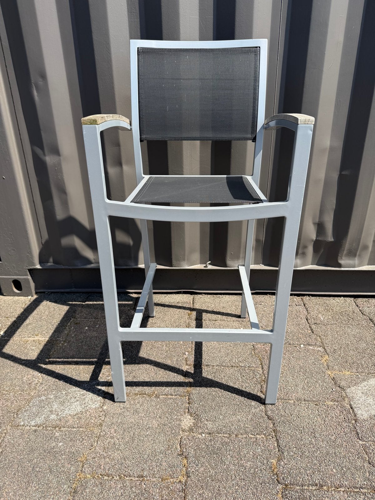 Hoge barkruk met rugleuning en armleuningen, Ophalen, Gebruikt, 60 tot 90 cm, 1 kruk