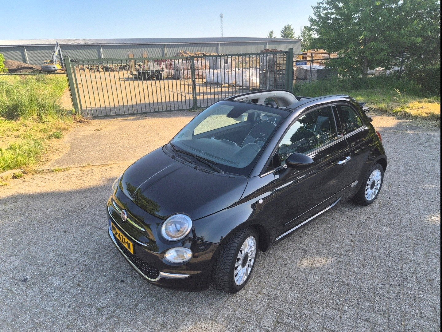 Fiat 500C cabrio 0.9 80pk Turbo Twinair 2017 Zwart, Auto's, Fiat, Dealer onderhouden, 31 €/maand, Cabriolet, Leder en Stof