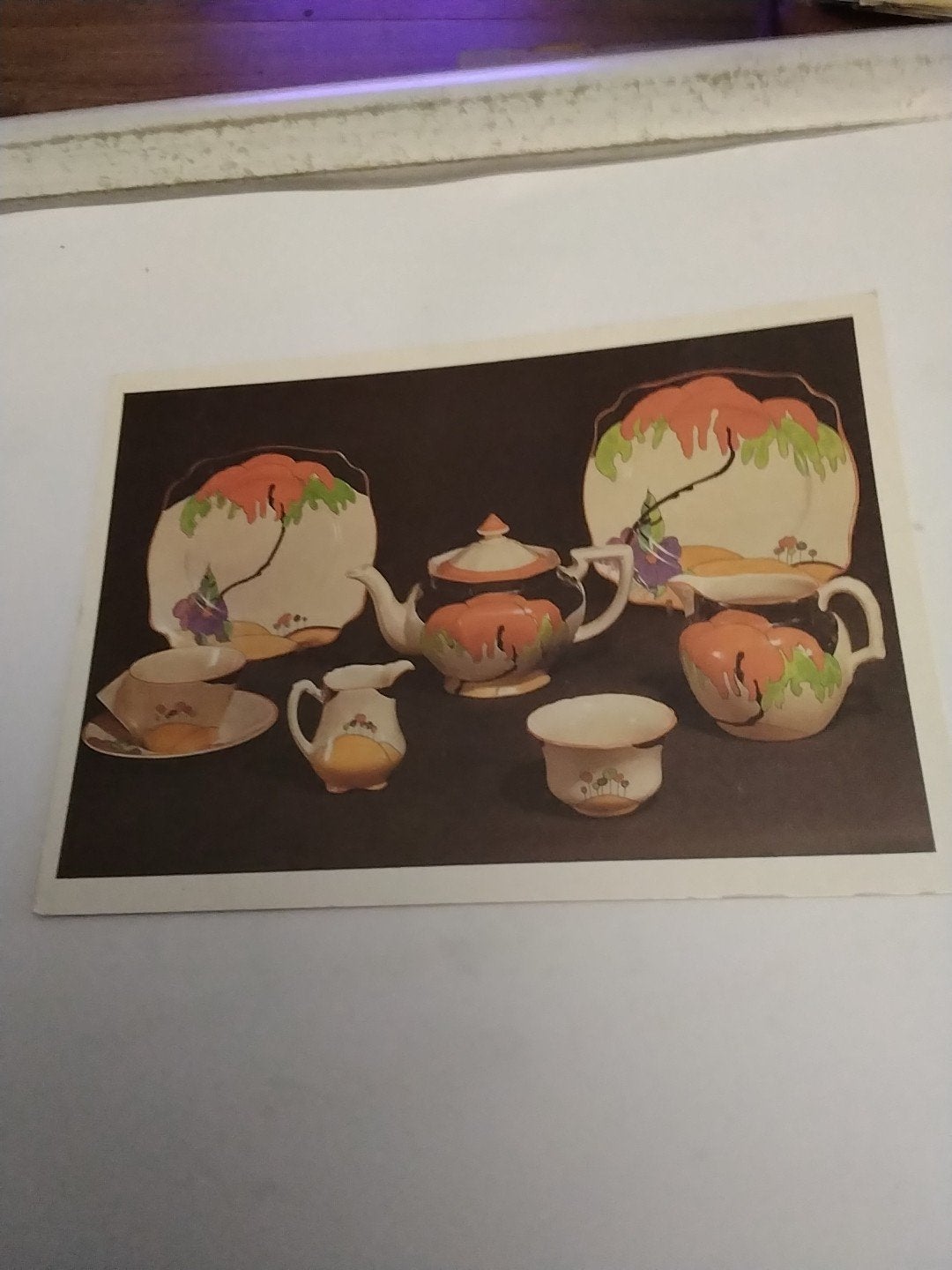 Vintage Art Deco briefkaart - Clarice Cliff servies, Ophalen of Verzenden, 1920 tot 1940