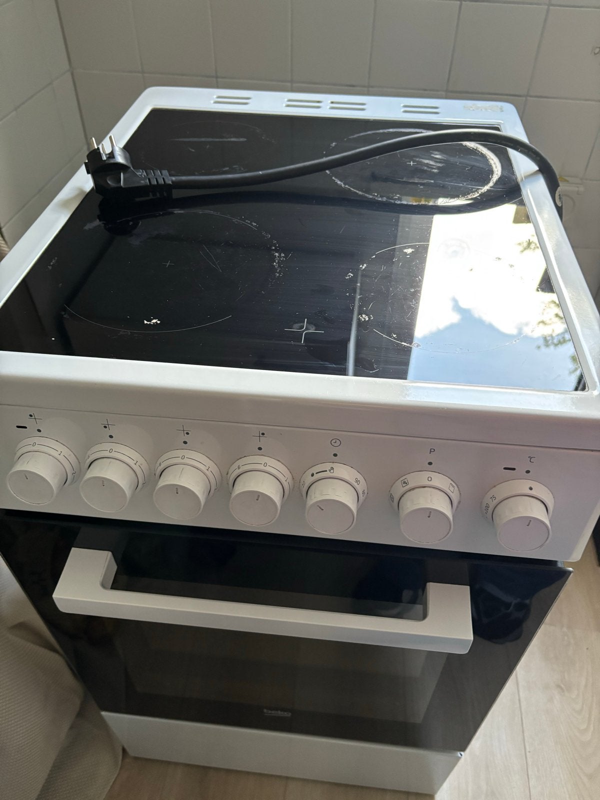 Beko Elektrisch Fornuis met Keramische Kookplaat en Oven, Witgoed en Apparatuur, Gebruikt, Vrijstaand, 85 tot 90 cm, Elektrisch