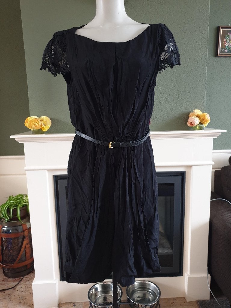 10 Feet geheel nieuwe zwarte jurk met riem mt L 42, Kleding | Dames, Verzenden, 10 Feet, Zwart, Nieuw