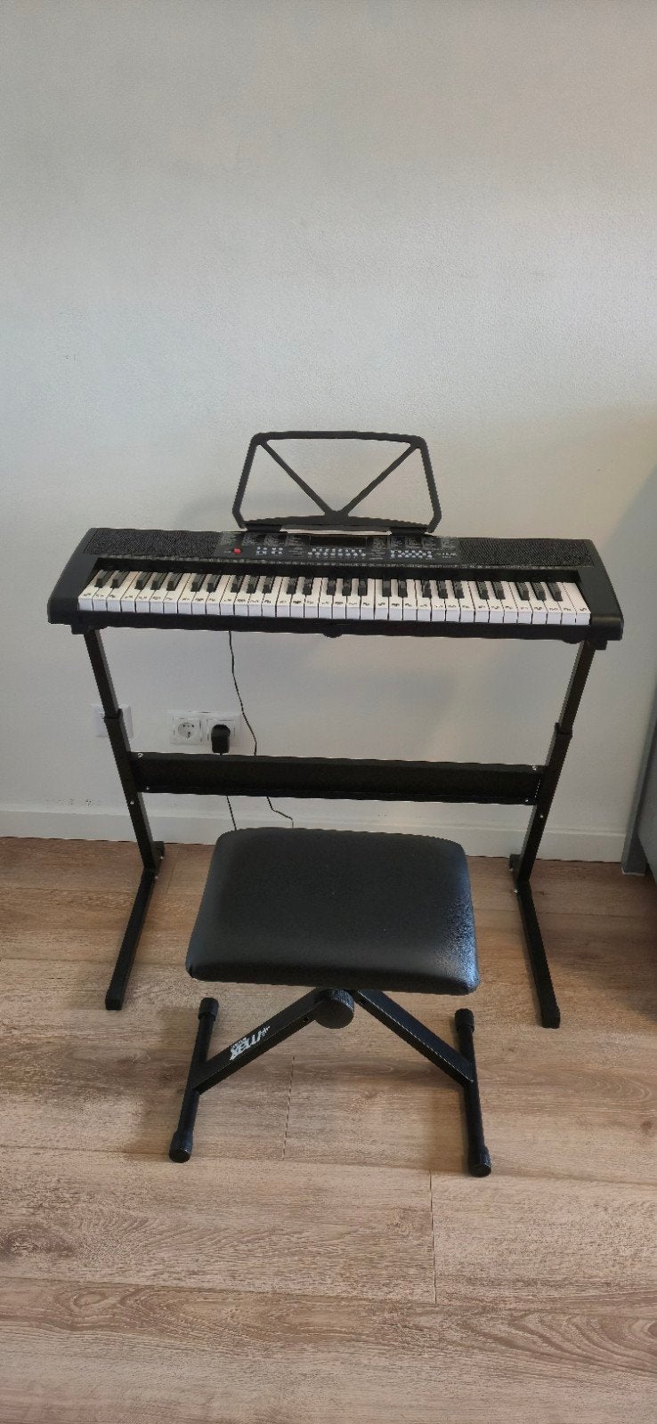 Elektronisch keyboard met standaard en krukje, Muziek en Instrumenten, Keyboards, 61 toetsen, Zo goed als nieuw, Met standaard