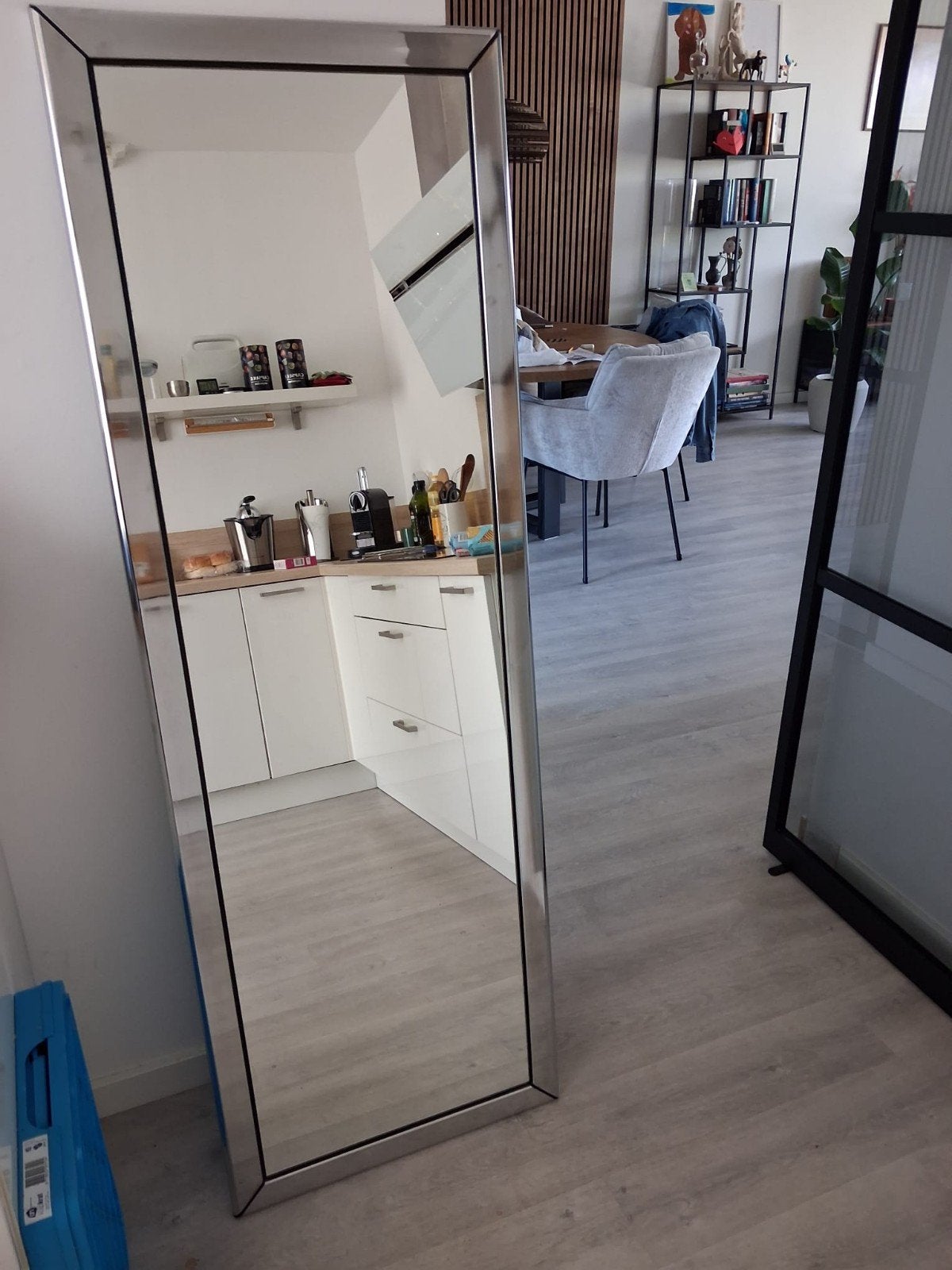 Mooie zilverkleurige spiegel, Ophalen of Verzenden, Zo goed als nieuw, 150 tot 200 cm, Rechthoekig