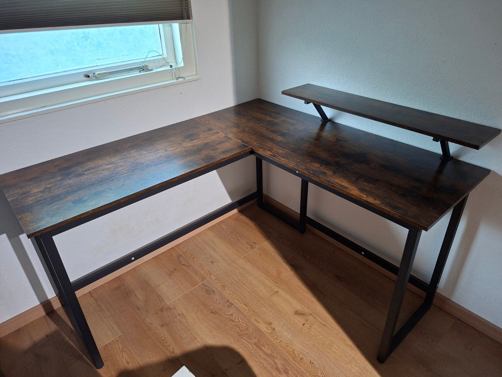 Hoekbureau met schermstandaard, Huis en Inrichting, Ophalen, Hout, Hoekbureau, Bruin