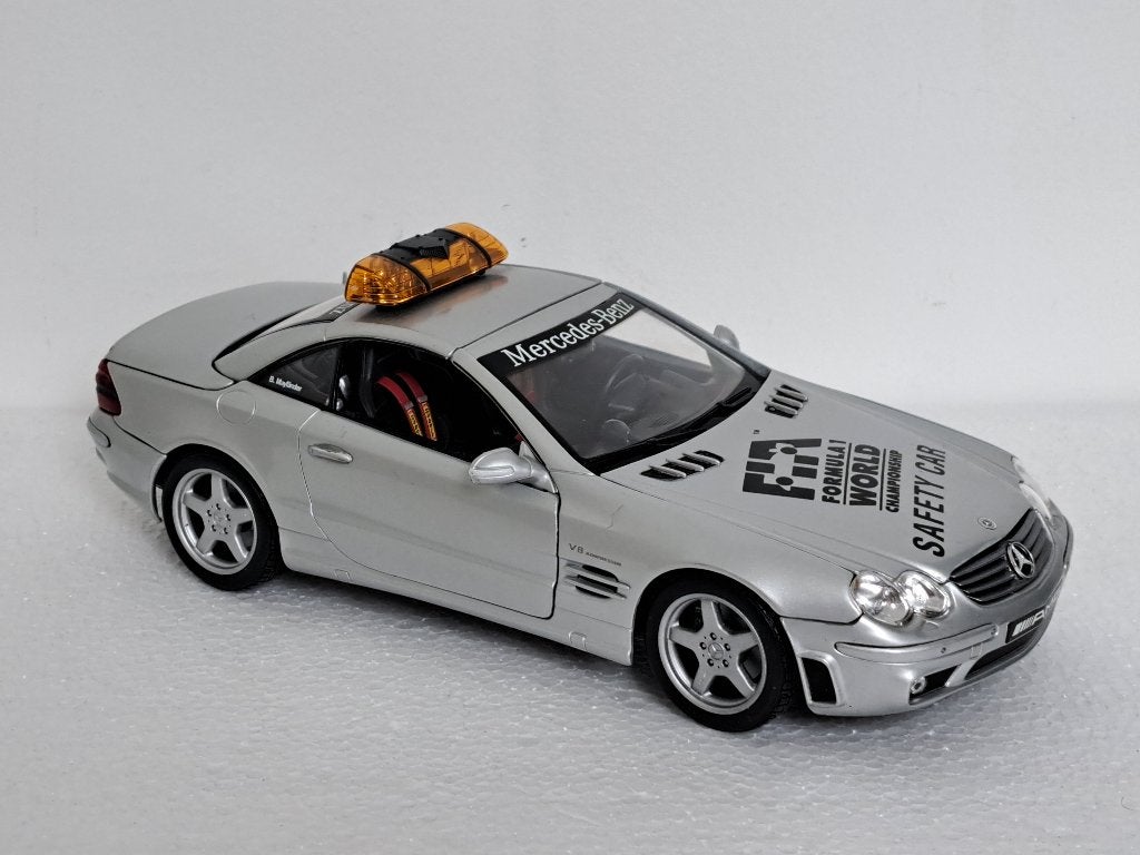 Mercedes Benz SL 55 AMG F1 Safety Car 1/18 Maisto, Ophalen of Verzenden, Gebruikt, Auto, Maisto