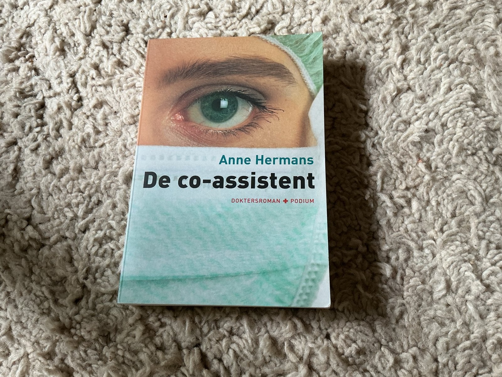 De co-assistent - Anne Hermans (Doktersroman) opbr giro 555, Boeken, Ophalen of Verzenden, Zo goed als nieuw, Nederland