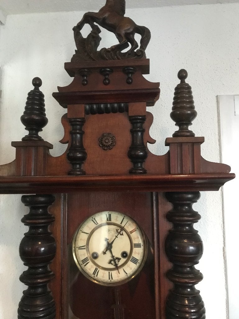 Antieke Wandklok met Paarddecoratie - Familiebezit, Antiek en Kunst, Ophalen