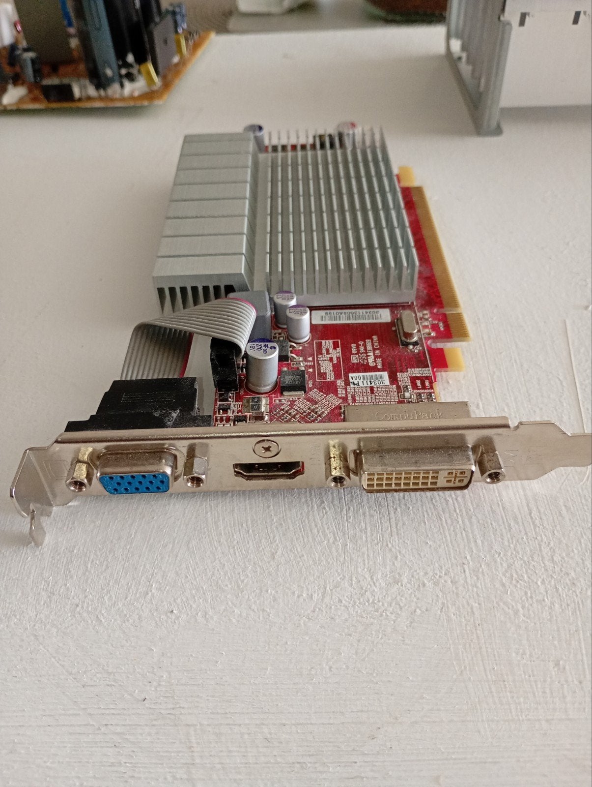AMD Radeon HD 5450 Grafische Kaart (DVI, HDMI, VGA), Computers en Software, Gebruikt, AMD, GDDR3, HDMI