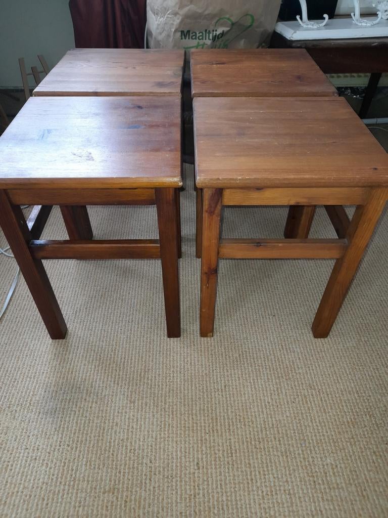 4 houten krukjes, Huis en Inrichting, Ophalen of Verzenden, Rechthoekig, Minder dan 50 cm