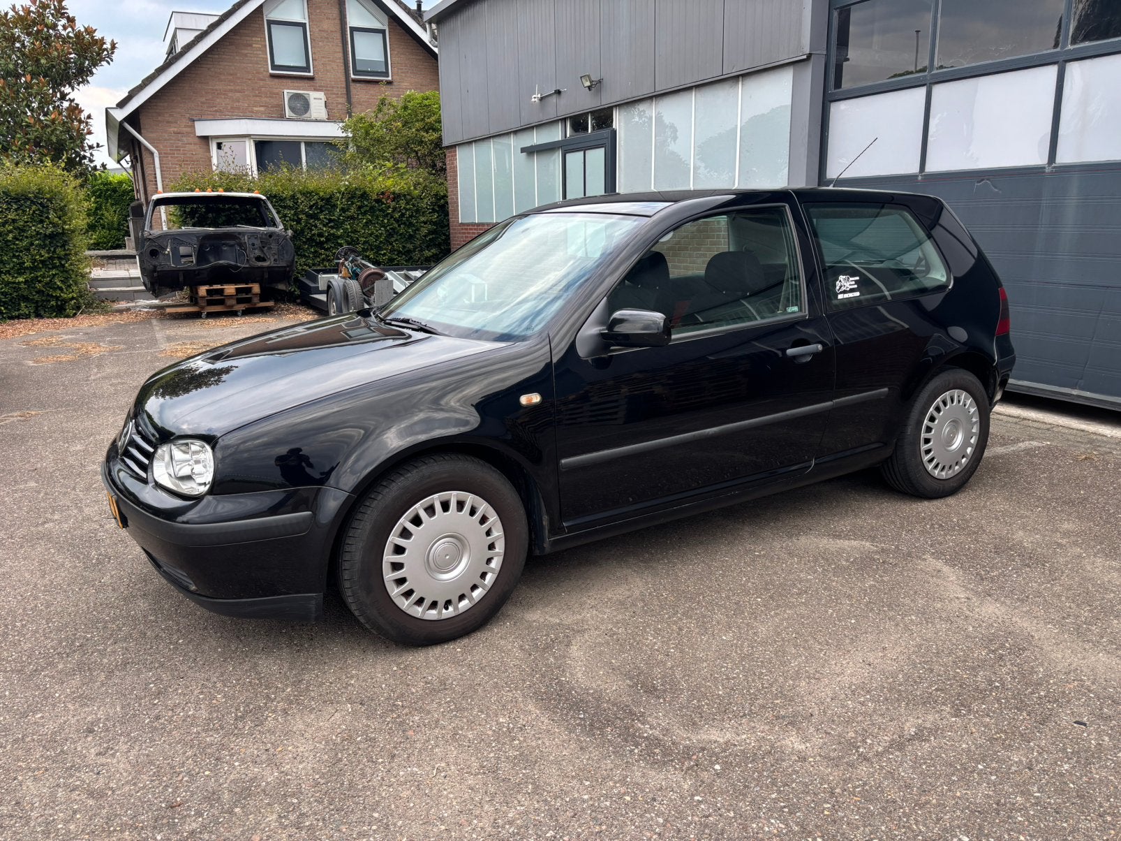 Volkswagen Golf 1.6 74KW Zwart, Auto's, 4 cilinders, 100 pk, Zwart, 1200 kg