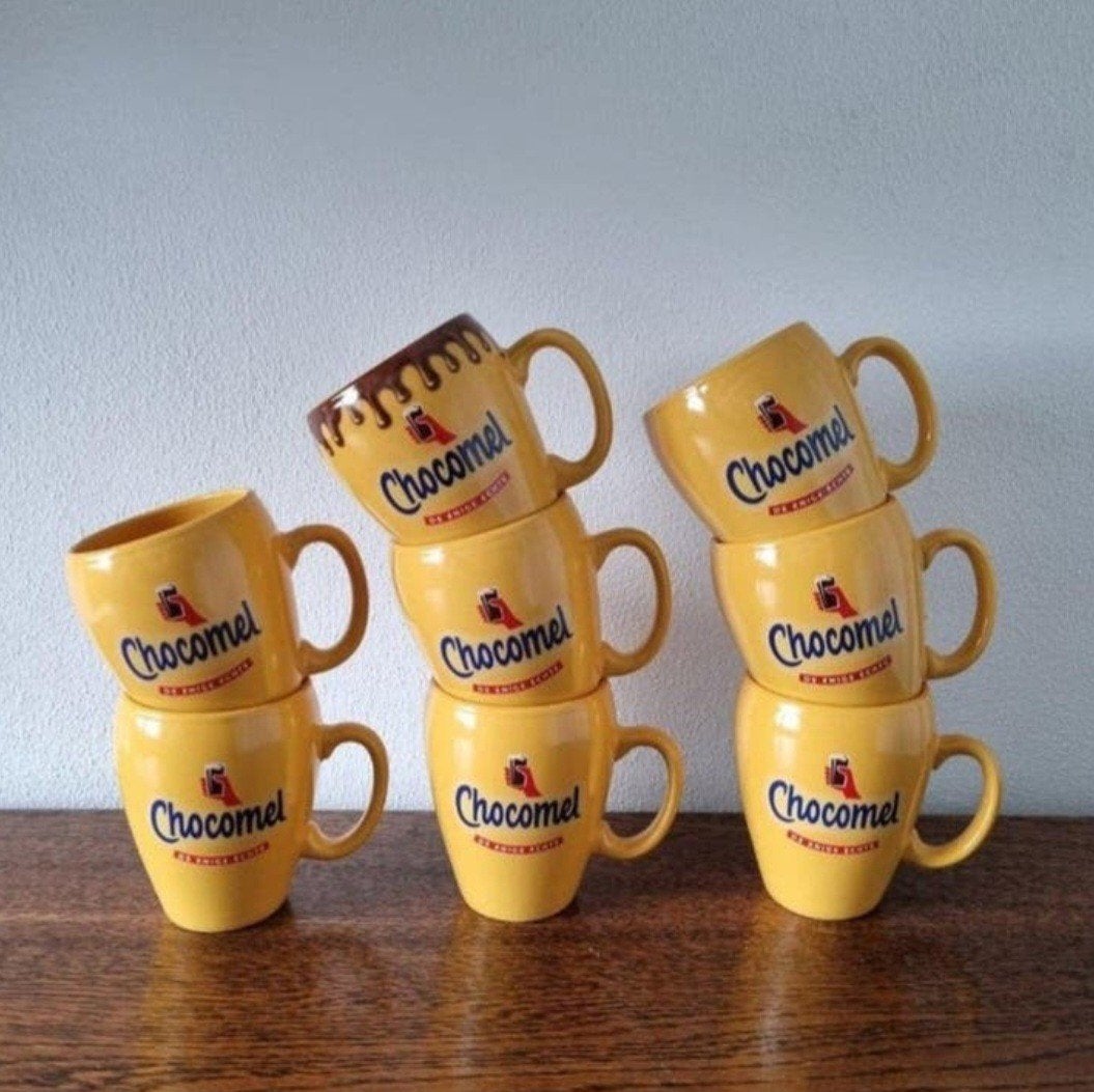 Gele chocomel mokken, Huis en Inrichting, Keuken | Servies, Nieuw, Ophalen of Verzenden, Overige stijlen, Kop(pen) en/of Schotel(s)