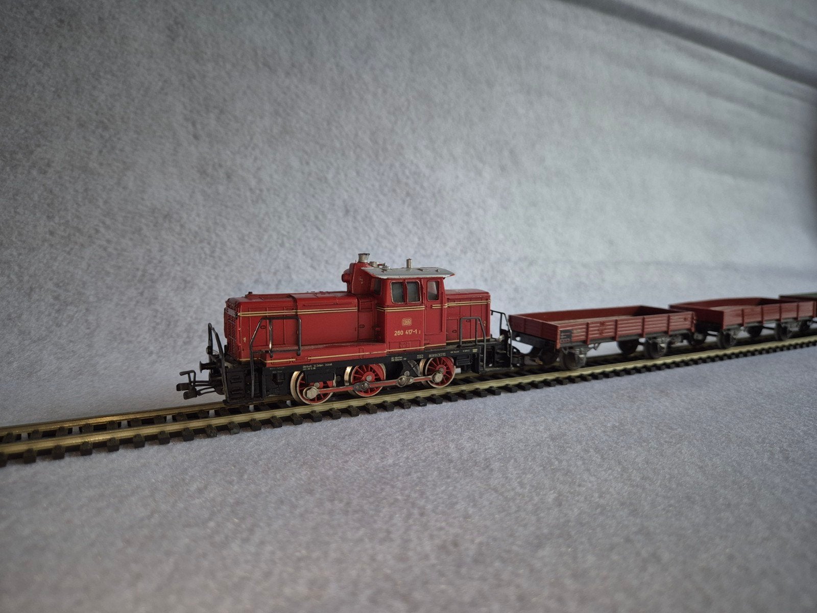 Märklin goederenloc 260 417-1 met 4 lagebak wagons, Hobby en Vrije tijd, Modeltreinen | H0, Wisselstroom, Ophalen of Verzenden