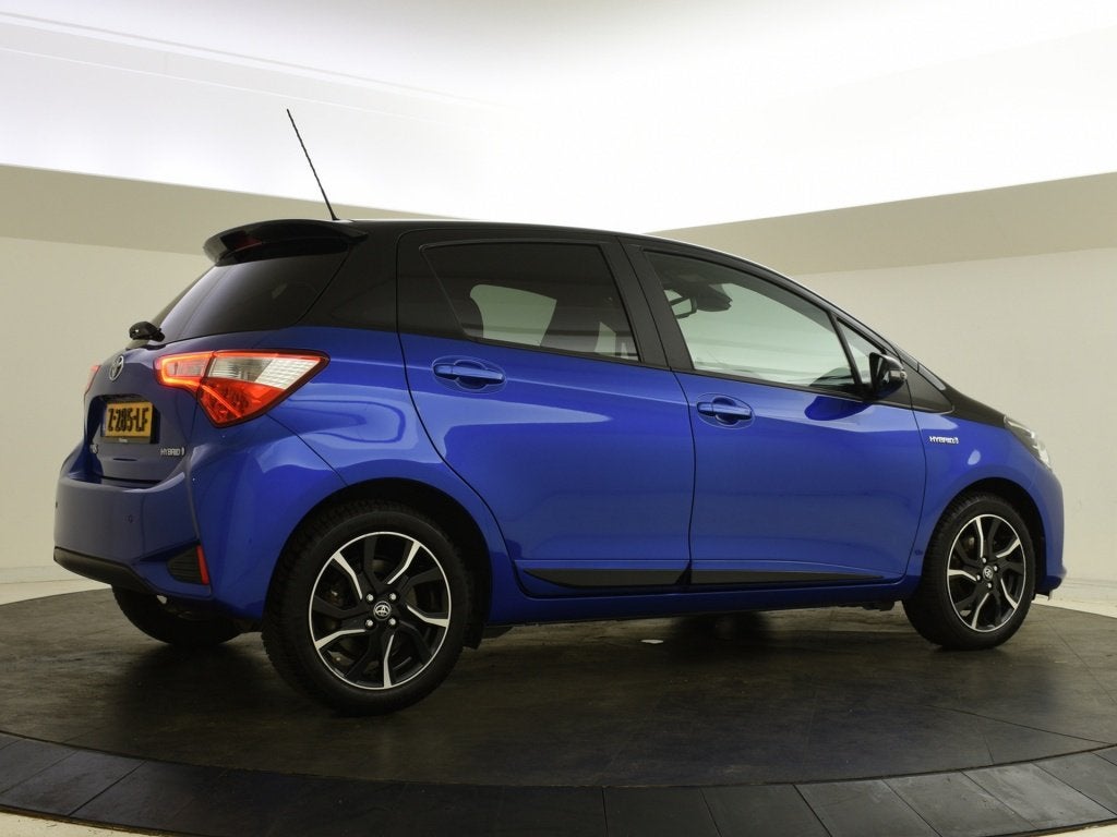 Toyota Yaris 1.5 Hybrid Bi-Tone | PDC | Navigatie |, Auto's, Gebruikt, Euro 6, Blauw, 100 pk