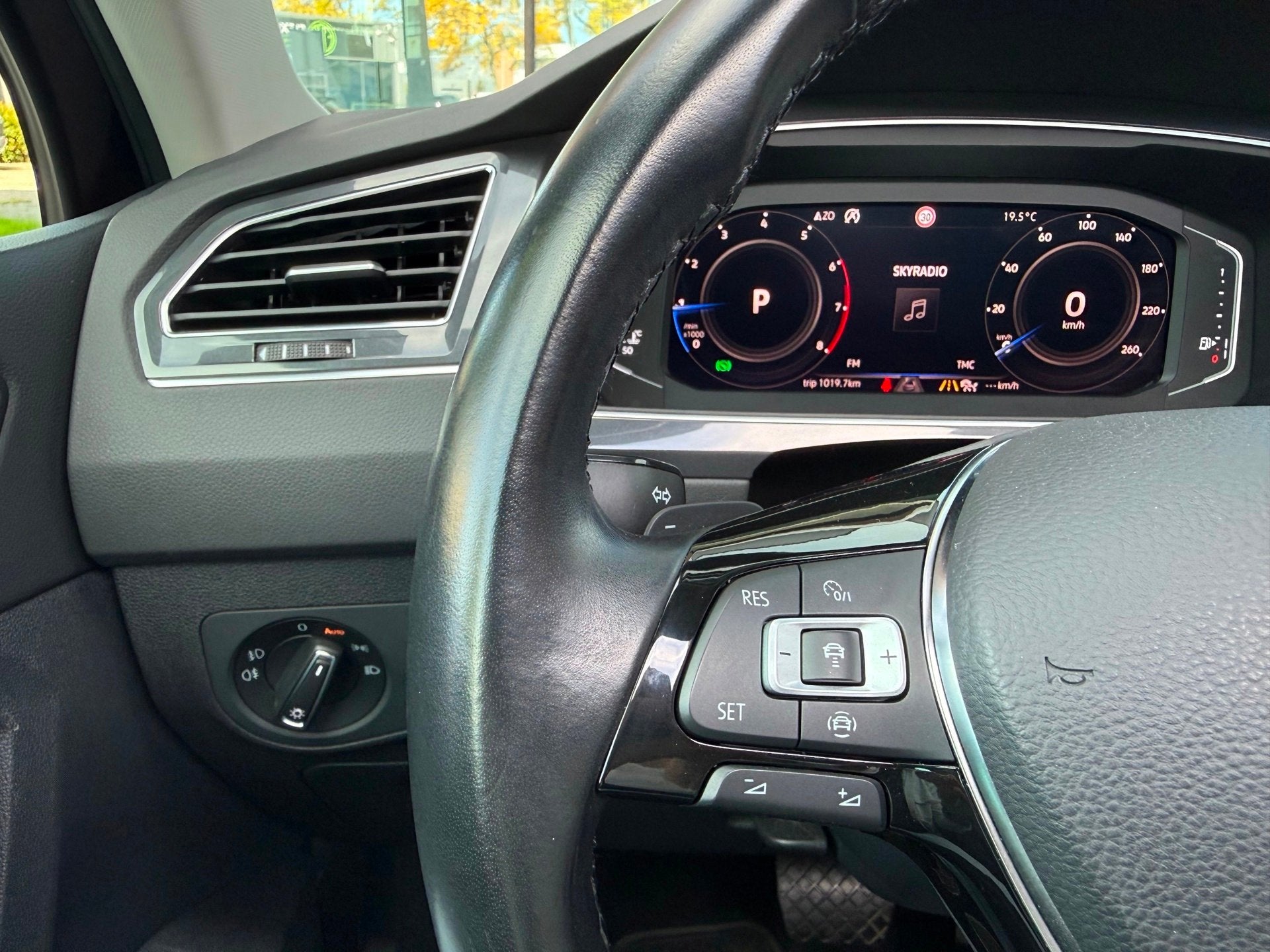 Volkswagen Tiguan 1.5 TSI ACT Highline - Automaat - Pano/Sch, Auto's, Dealer onderhouden, 150 pk, Alcantara, Origineel Nederlands