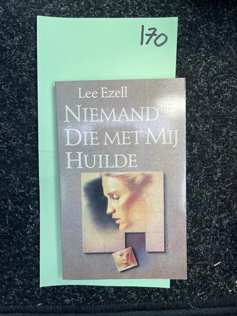 Niemand Die Met Mij Huilde - Lee Ezell (Gelezen), Boeken, Ophalen of Verzenden, Zo goed als nieuw, Amerika